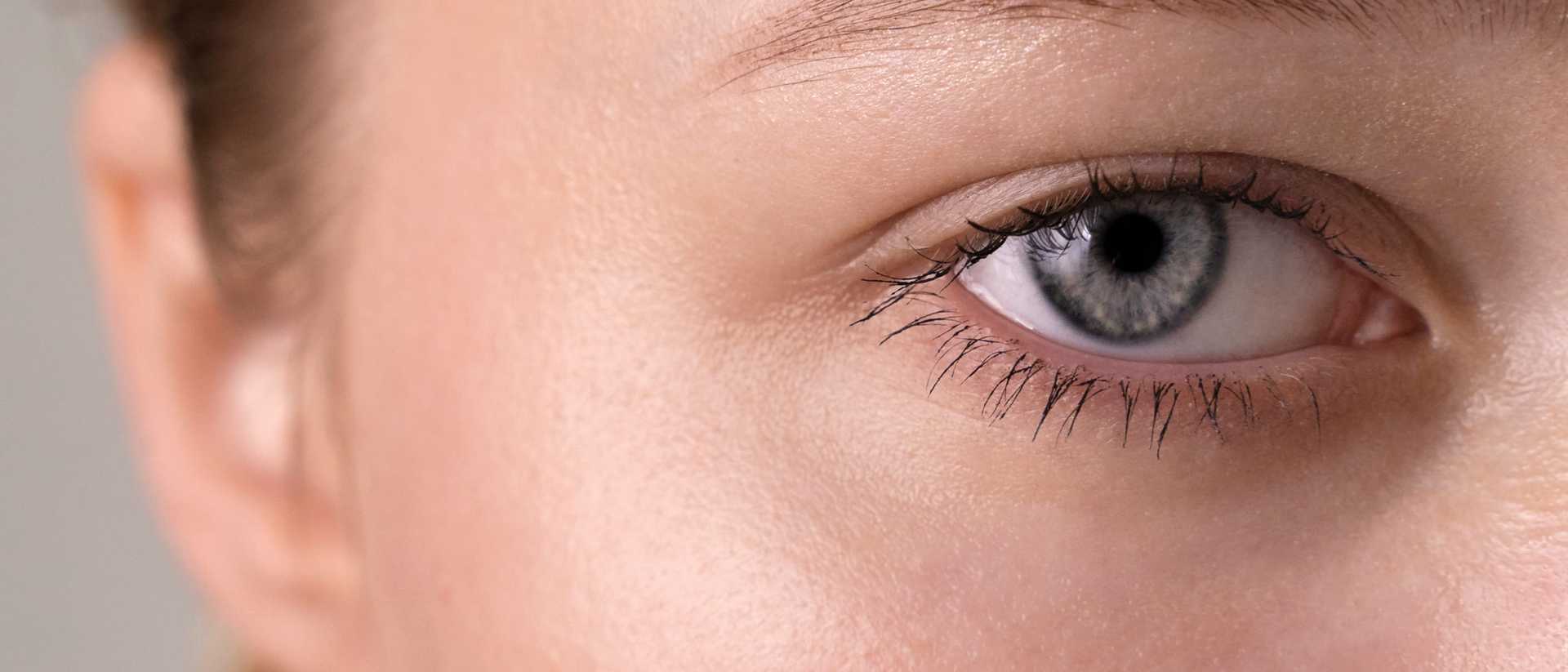 Opadające powieki – kiedy to problem funkcjonalny i kiedy rozważyć blefaroplastykę? Kiedy warto rozważyć zabieg na opadające powieki?