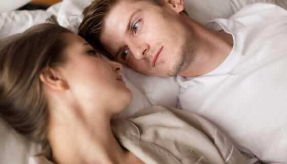 Obniżone libido – jak zmiany hormonalne wpływają na życie intymne? Przyczyny i metody leczenia obniżonego libido