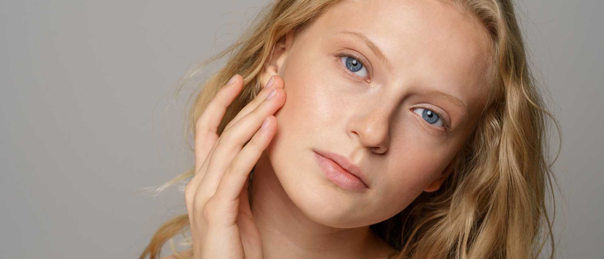 Skinimalism – minimalizm w pielęgnacji skóry zamiast kosmetycznego przesytu