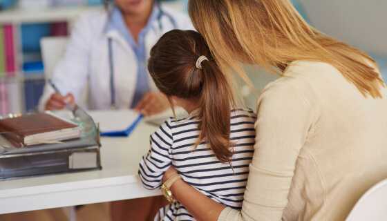 Kiedy warto udać się do gastrologa dziecięcego? Objawy i przebieg wizyty