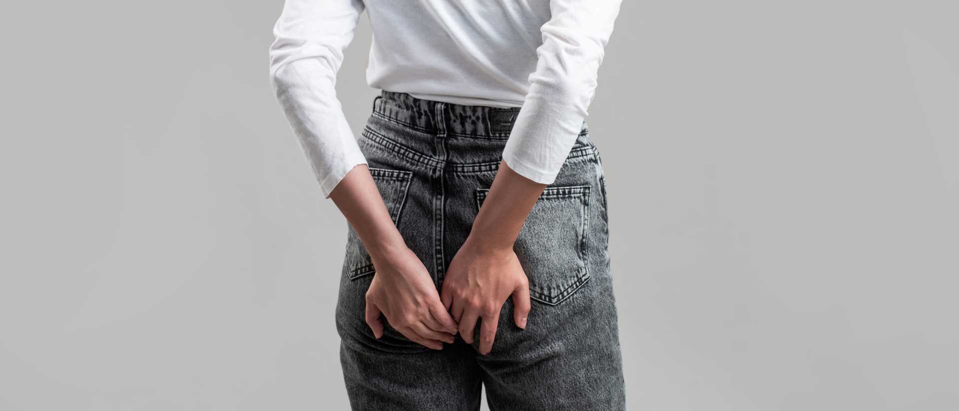 Torbiel pilonidalna – objawy, leczenie i ryzyko nawrotu. Czym jest torbiel pilonidalna?