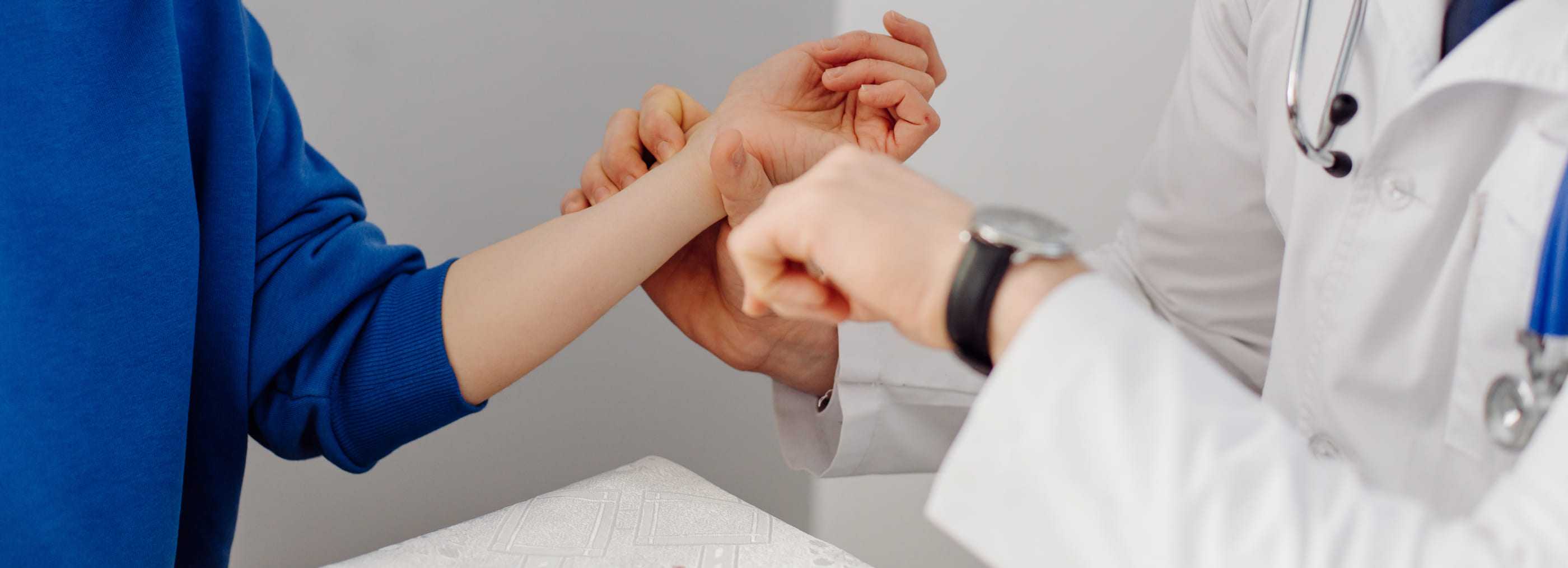 Leczenie zespołu cieśni nadgarstka Warszawa | OpenMed Centrum Medyczne