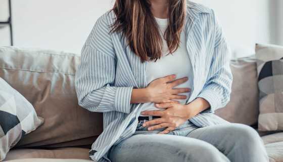 Leczenie SIBO – podejście przyczynowe i objawowe