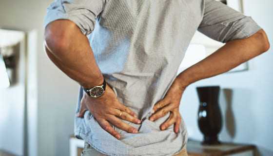 Kręgozmyk lędźwiowy – objawy, stopnie zaawansowania i kiedy potrzebna jest konsultacja neurochirurgiczna?